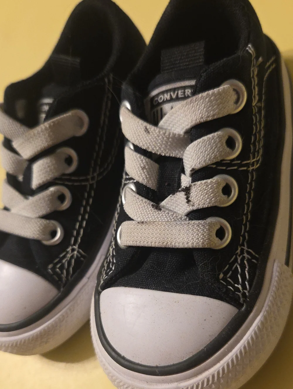 Converse Toddler Kids Sz 5 Black and White Low-Top Canvas Sneakers